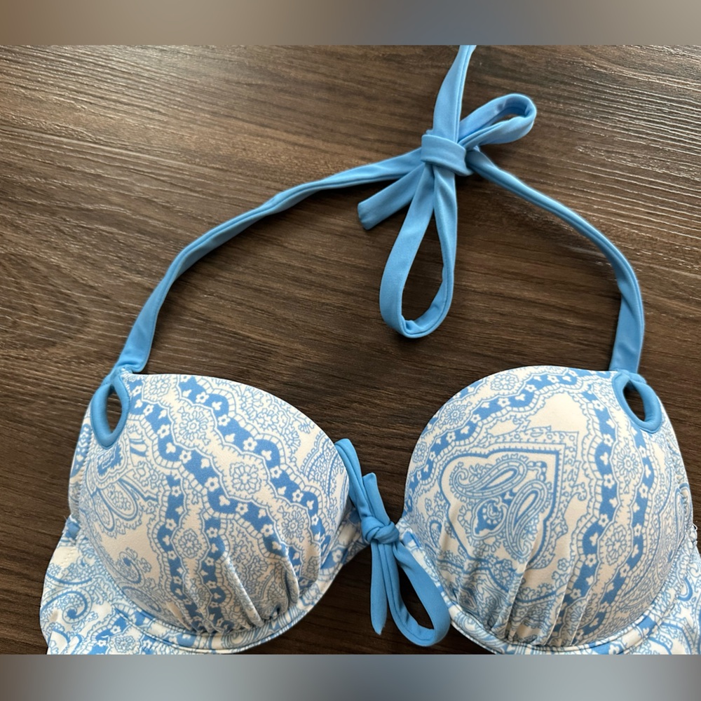 Victoria’s Secret 32A Light Blue Paisley Push-Up Bikini Top - Picture 2 of 3